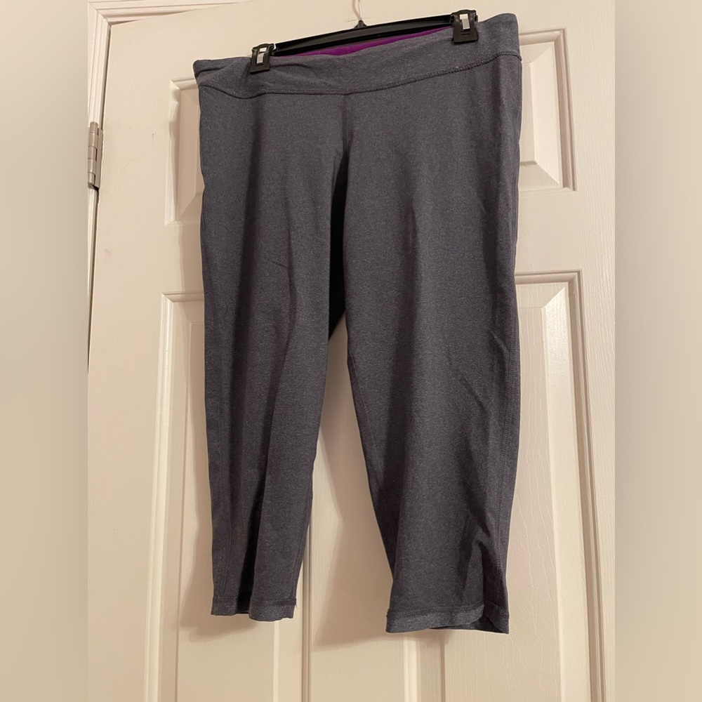 Woman’s gray capri yoga pants-size XXL